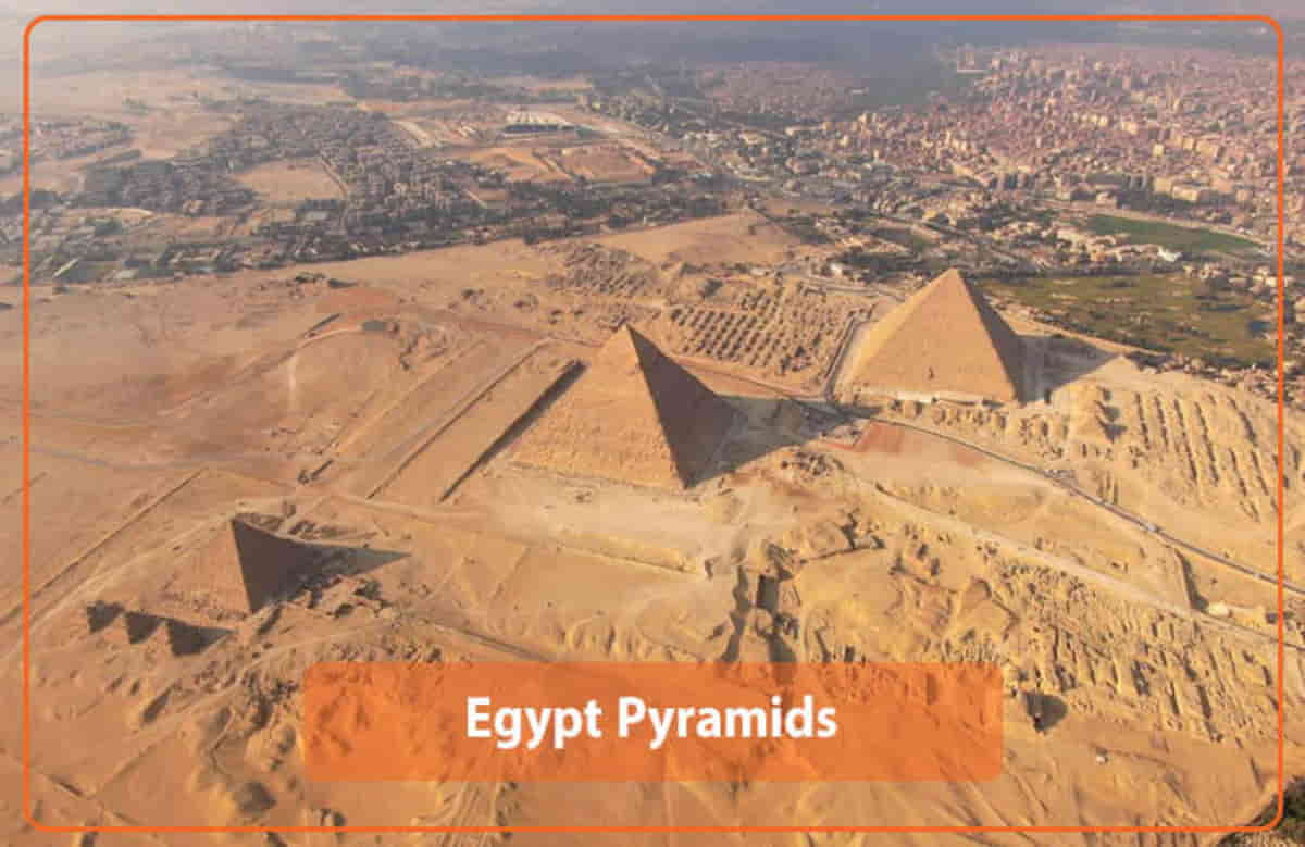 Smallest Pyramid of Giza and the Sphin on Giza Plateau, Egypt